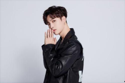 娱乐圈吃瓜元素表张艺兴,娱乐圈吃瓜达人，揭秘明星幕后故事