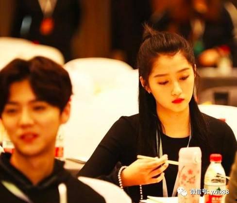 娱乐圈关晓彤鹿晗吃瓜,娱乐圈甜蜜风暴背后的真相揭秘