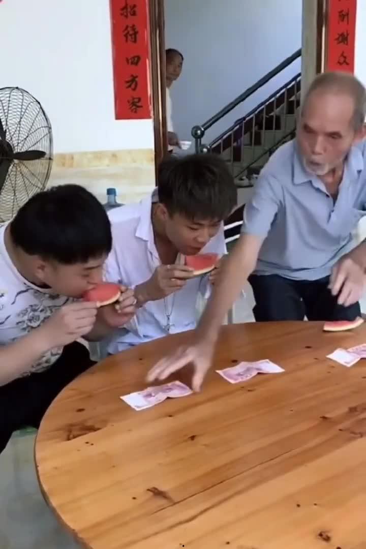 吃瓜比赛搞笑视频完整版,笑到肚子疼